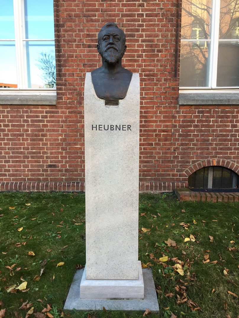 Otto Heubner bust, Berlin - 01.jpg